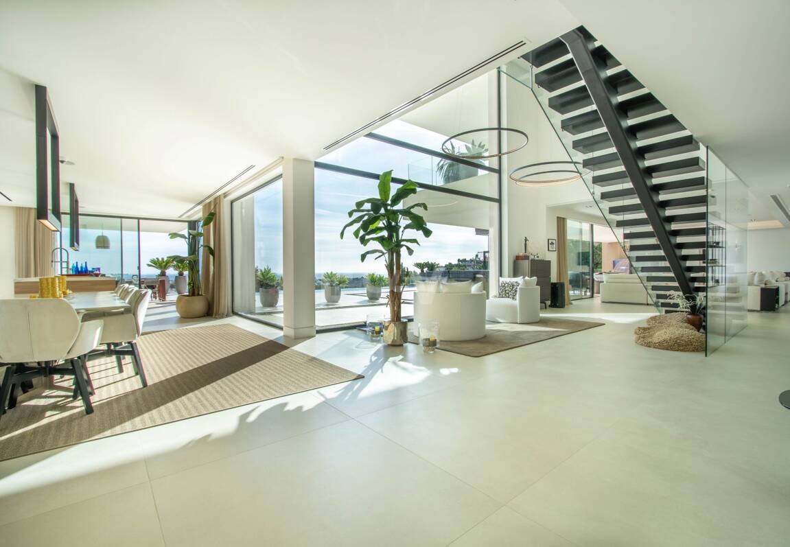 Stunning Frontline Golf Villa in La Alqueria with Panoramic Sea Views