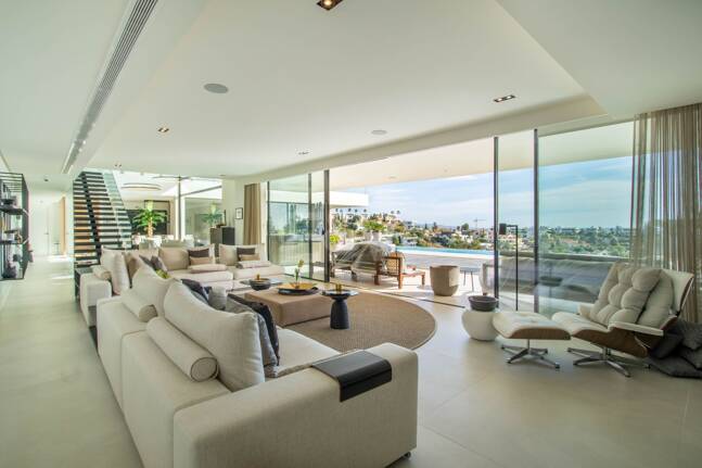 Stunning Frontline Golf Villa in La Alqueria with Panoramic Sea Views