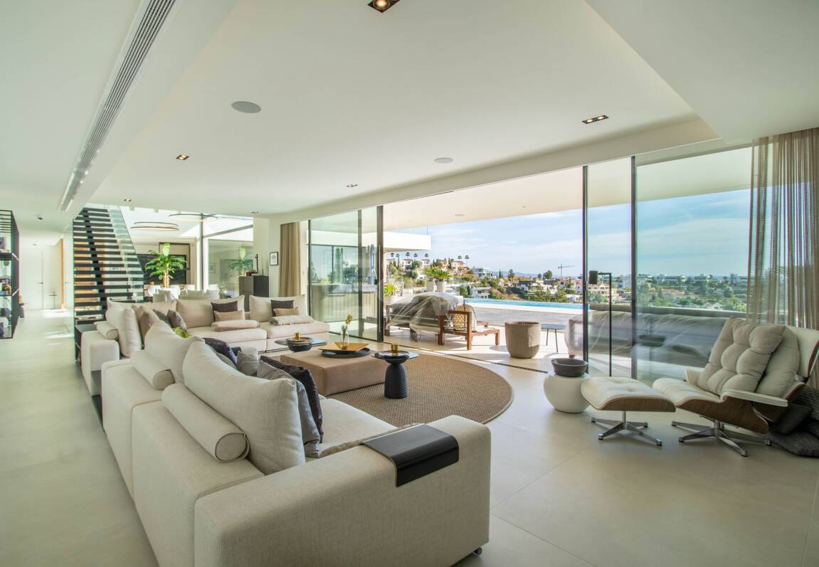 Stunning Frontline Golf Villa in La Alqueria with Panoramic Sea Views