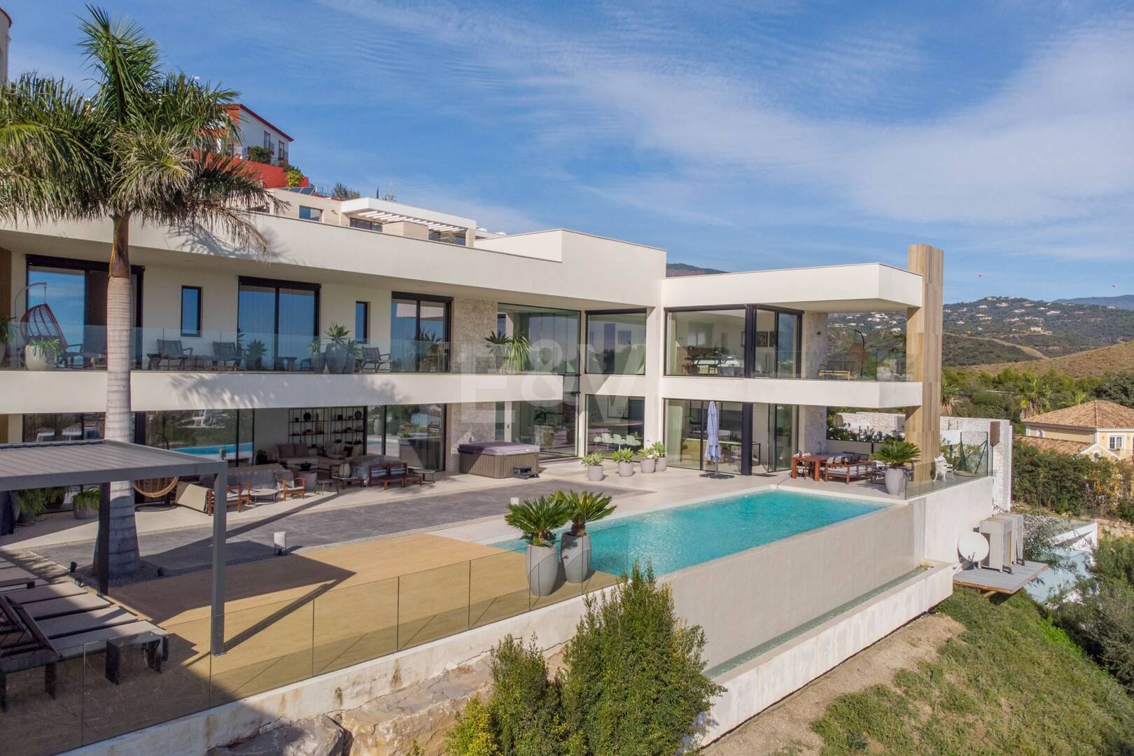 Stunning Frontline Golf Villa in La Alqueria with Panoramic Sea Views