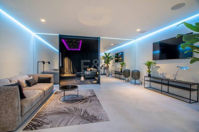 Stunning Frontline Golf Villa in La Alqueria with Panoramic Sea Views