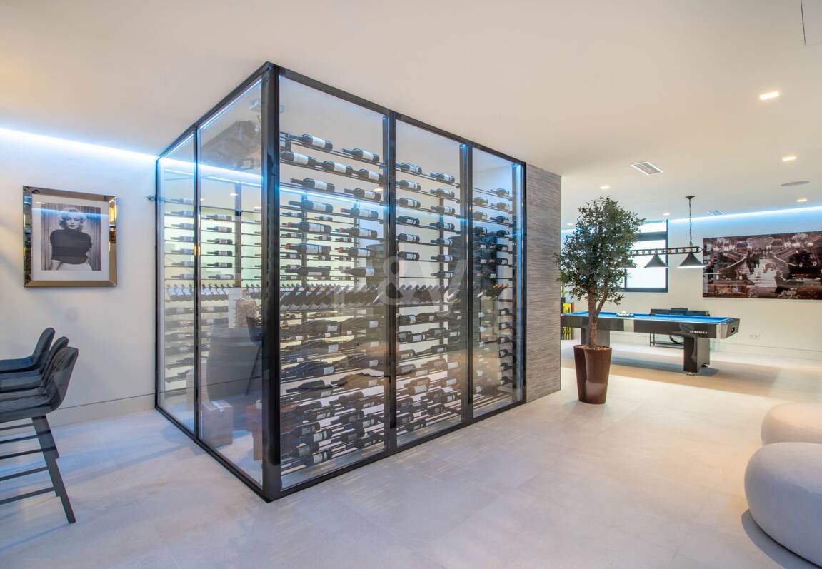 Stunning Frontline Golf Villa in La Alqueria with Panoramic Sea Views