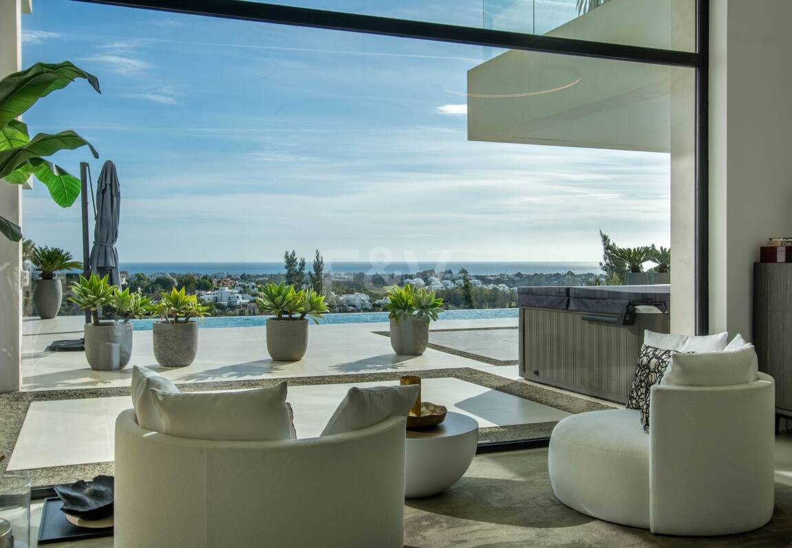 Stunning Frontline Golf Villa in La Alqueria with Panoramic Sea Views