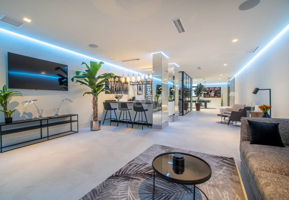 Stunning Frontline Golf Villa in La Alqueria with Panoramic Sea Views