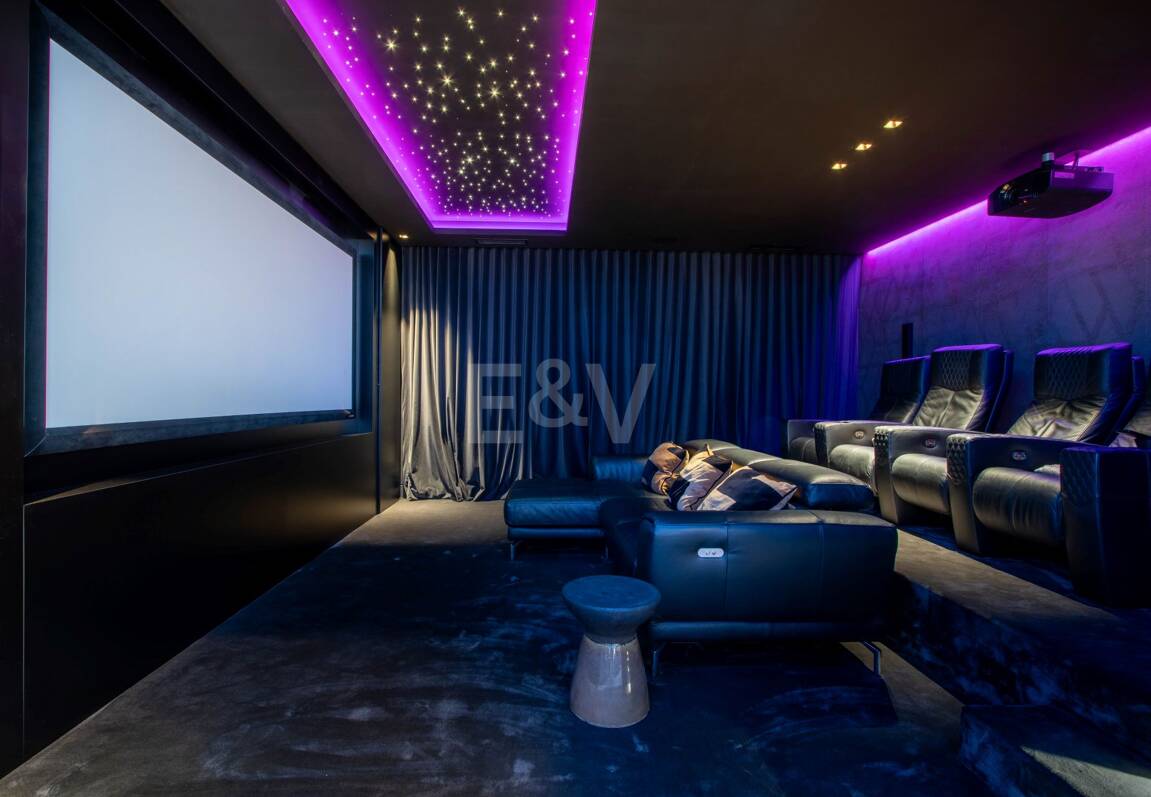 Stunning Frontline Golf Villa in La Alqueria with Panoramic Sea Views