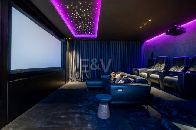 Stunning Frontline Golf Villa in La Alqueria with Panoramic Sea Views