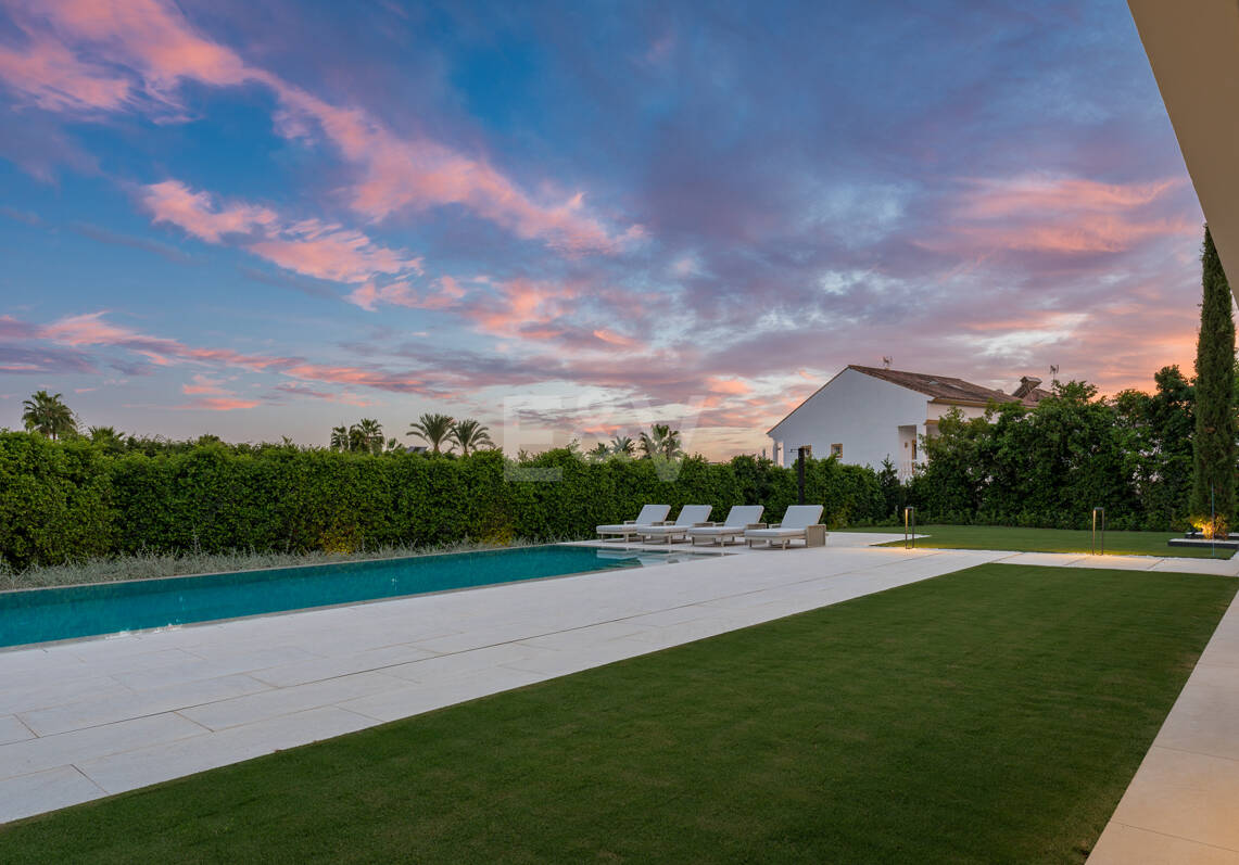 Sofisticada villa de estilo contemporáneo en la Milla de Oro cerca de la playa