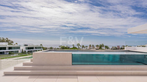 Villa contemporaine sophistiquée sur le mille d'or