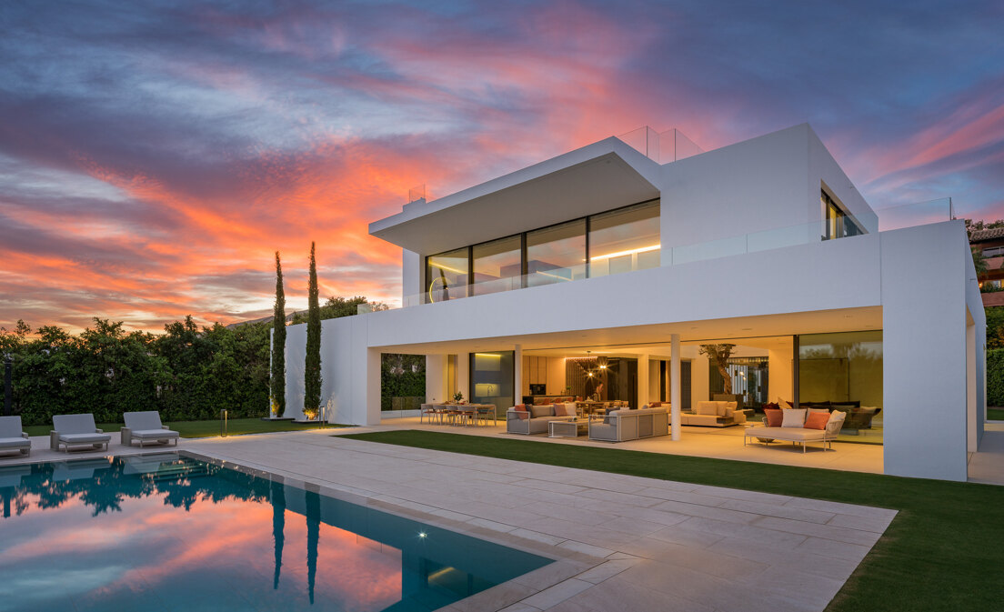 Sophisticated Contemporary Villa on the Golden Mile