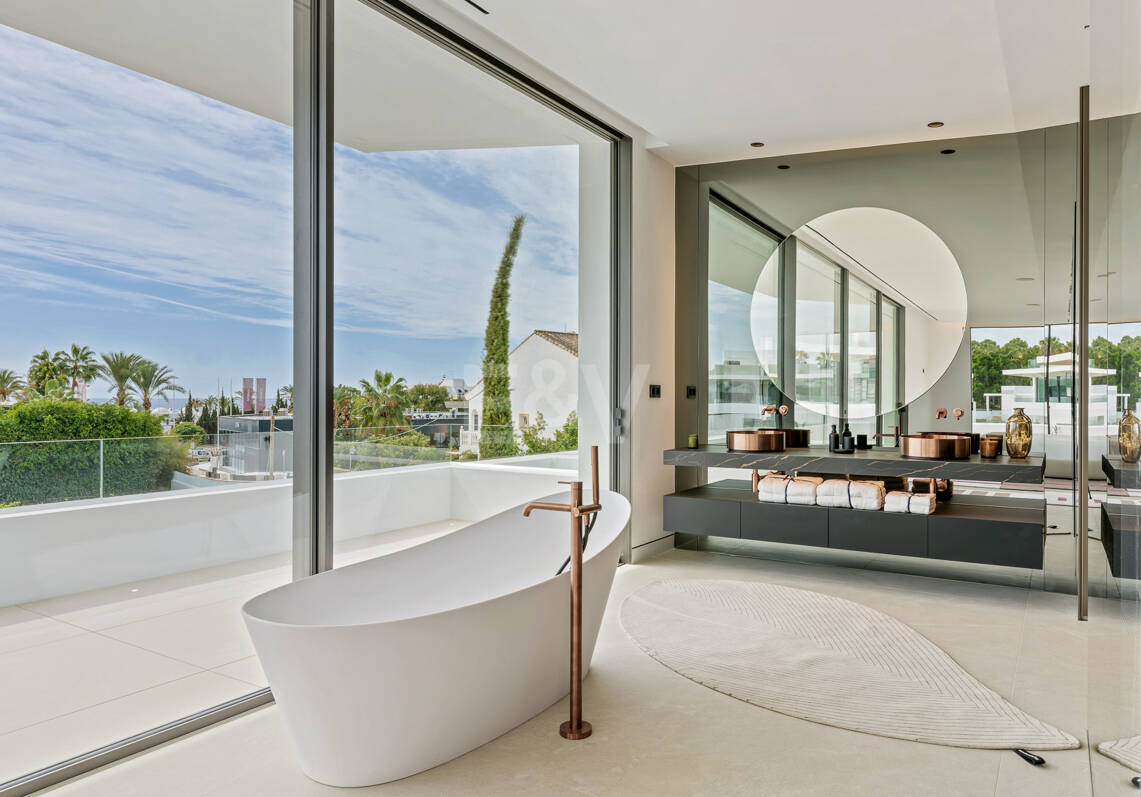 Sofisticada villa de estilo contemporáneo en la Milla de Oro cerca de la playa
