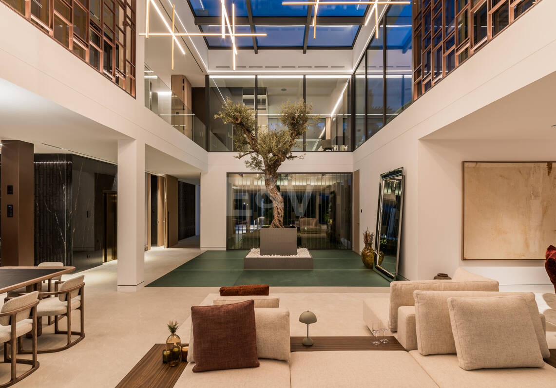 Sofisticada villa de estilo contemporáneo en la Milla de Oro cerca de la playa