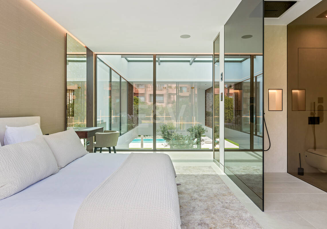 Sofisticada villa de estilo contemporáneo en la Milla de Oro cerca de la playa