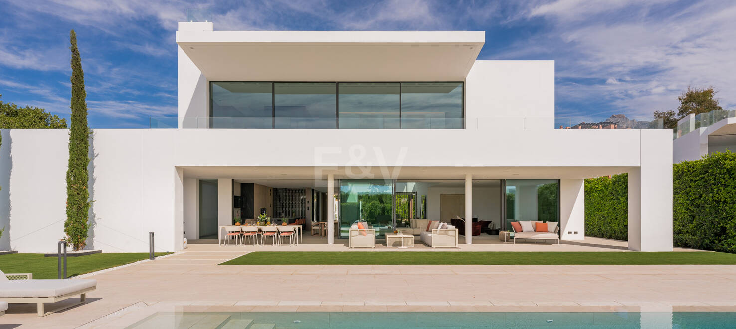 Anspruchsvolle moderne Design-Villa auf der Goldenen Meile
