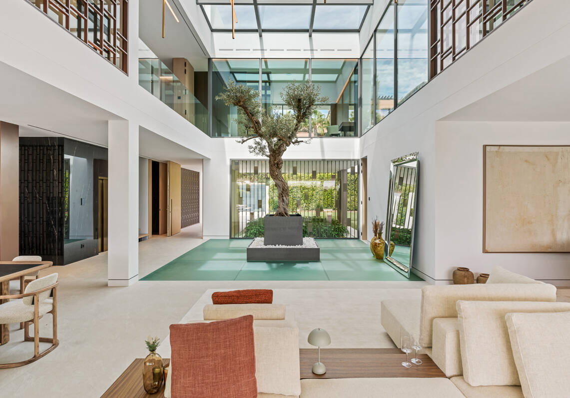 Sofisticada villa de estilo contemporáneo en la Milla de Oro cerca de la playa