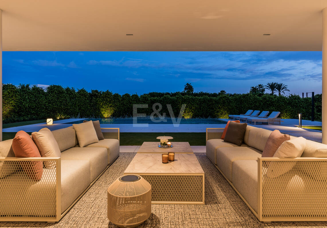 Sofisticada villa de estilo contemporáneo en la Milla de Oro cerca de la playa