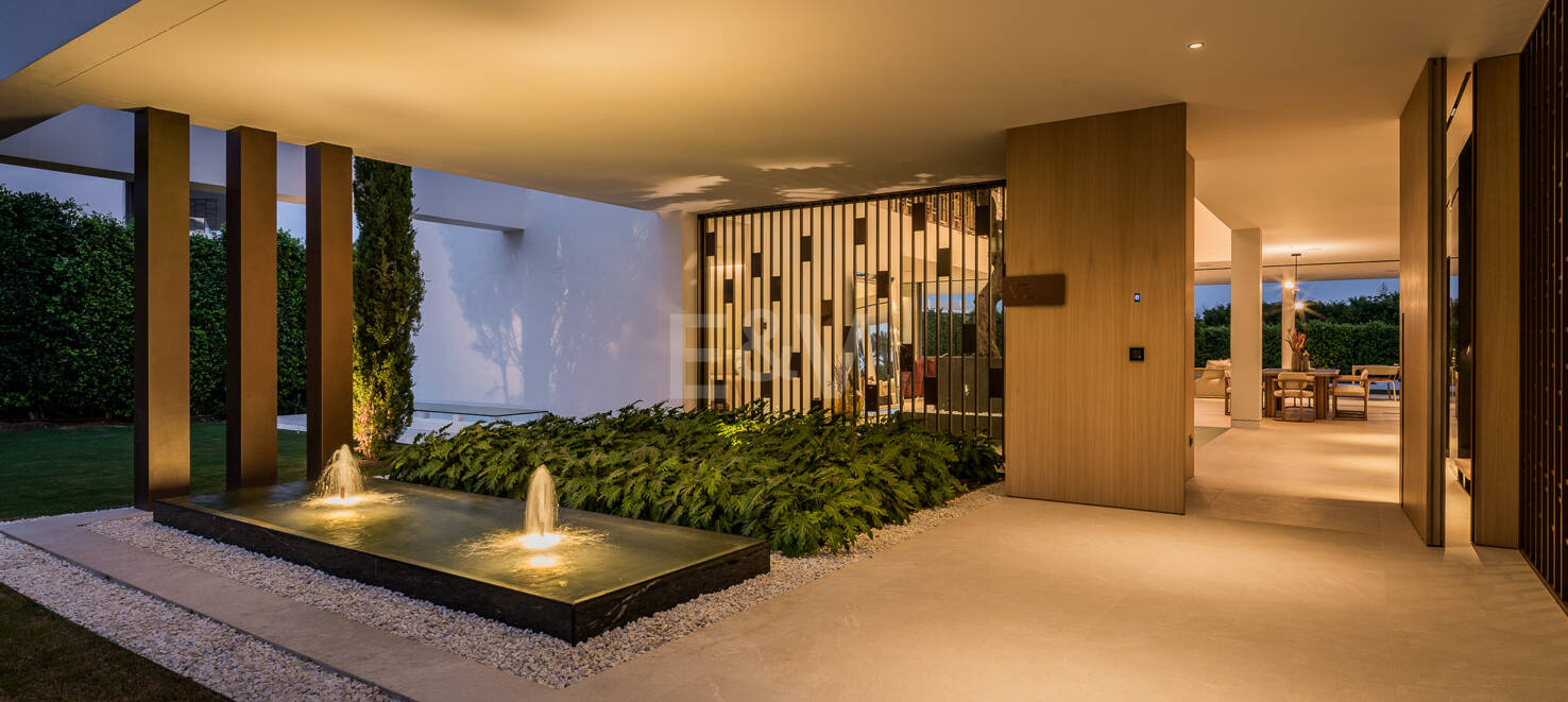 Anspruchsvolle moderne Design-Villa auf der Goldenen Meile