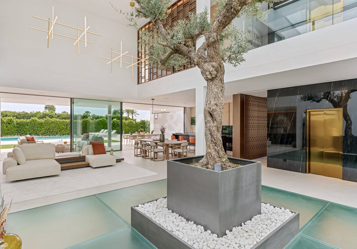 Sofisticada villa de estilo contemporáneo en la Milla de Oro cerca de la playa