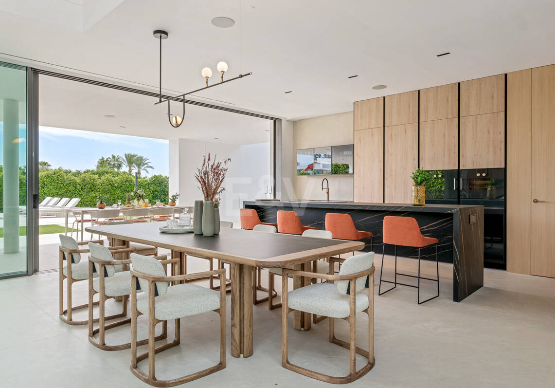 Sofisticada villa de estilo contemporáneo en la Milla de Oro cerca de la playa