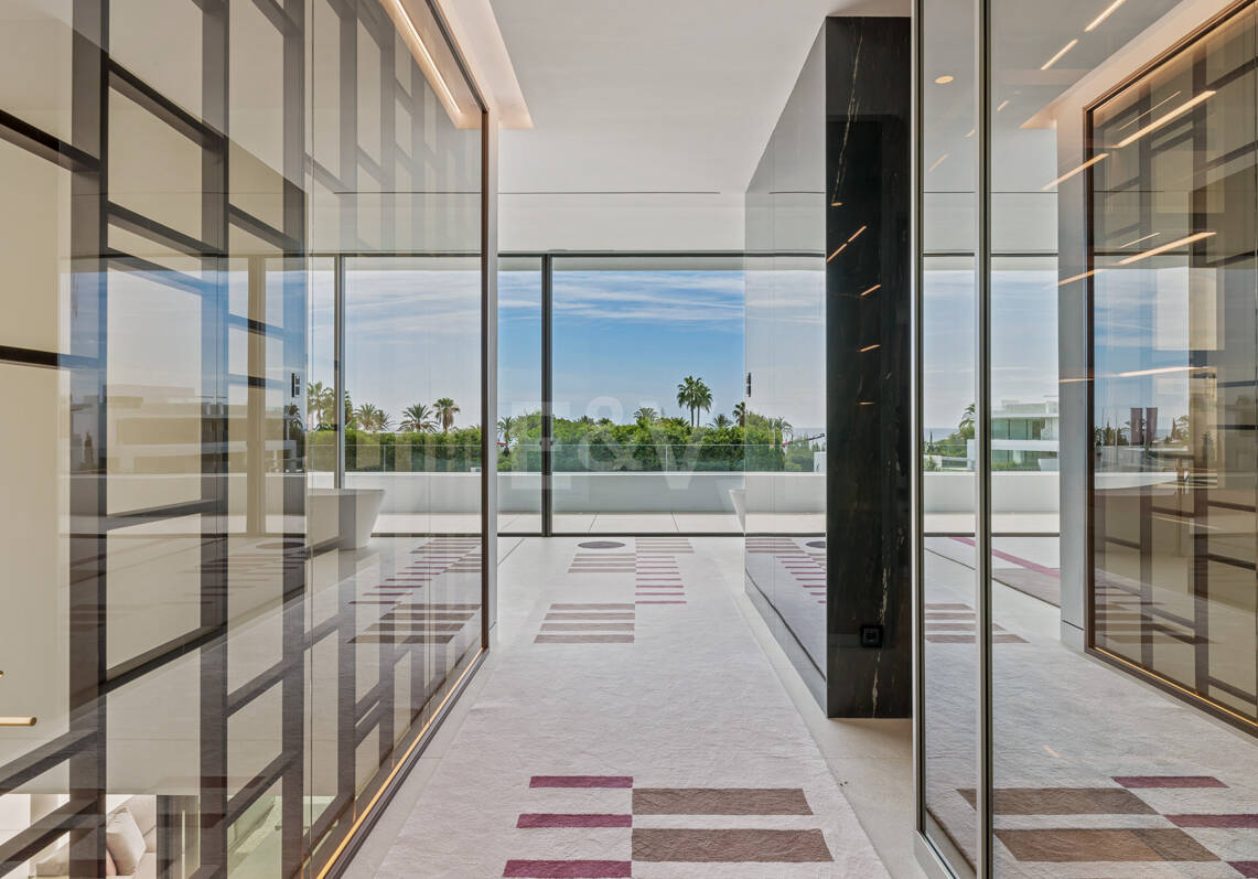 Sofisticada villa de estilo contemporáneo en la Milla de Oro cerca de la playa