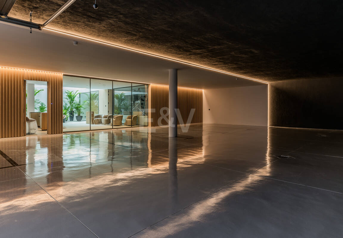 Sophisticated Contemporary Villa on the Golden Mile Steps from the Beach