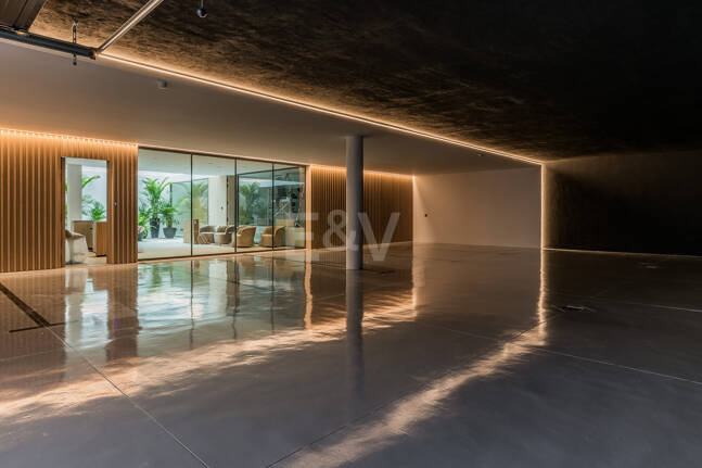 Sophisticated Contemporary Villa on the Golden Mile Steps from the Beach