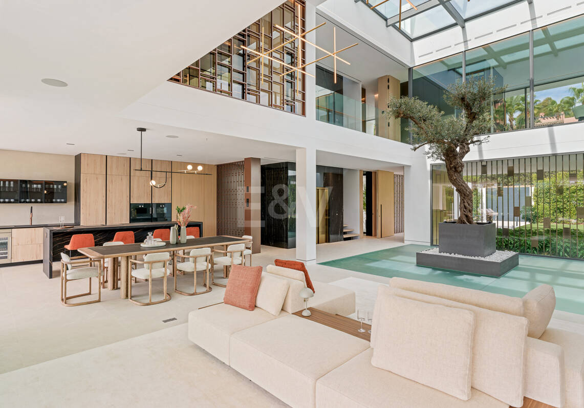 Sofisticada villa de estilo contemporáneo en la Milla de Oro cerca de la playa