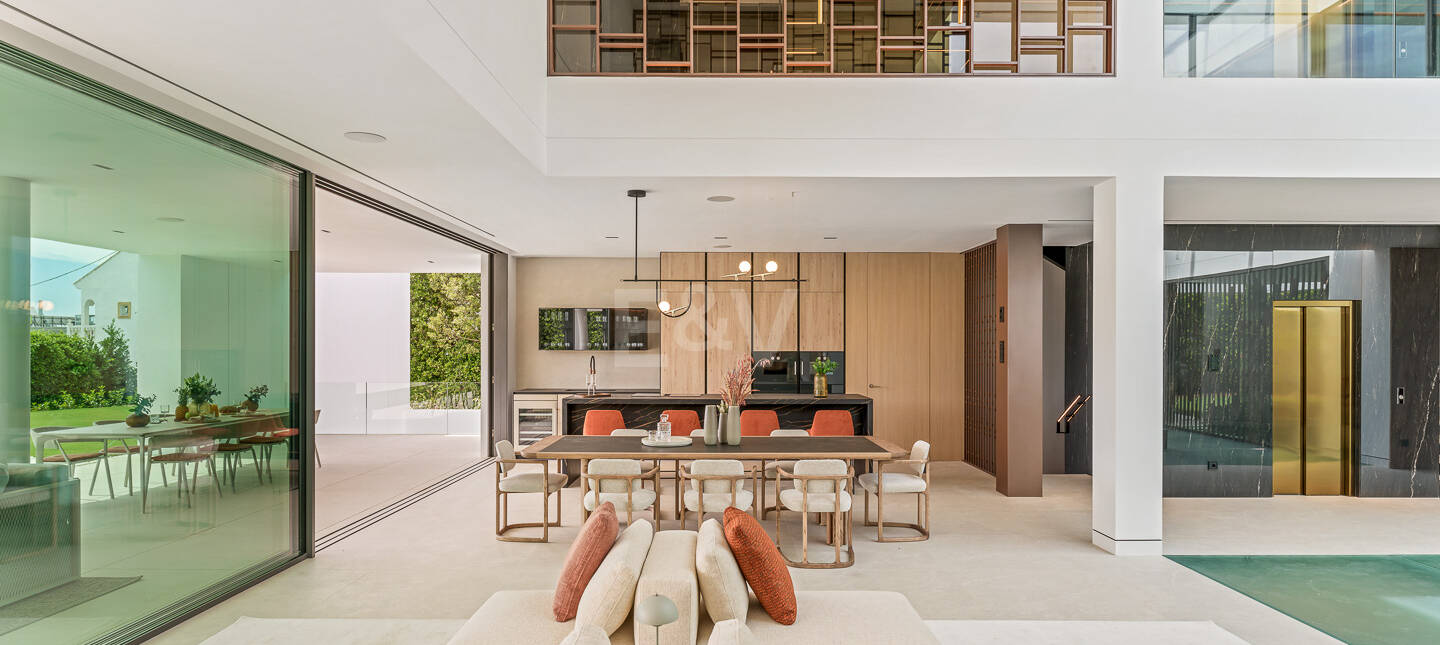 Anspruchsvolle moderne Design-Villa auf der Goldenen Meile