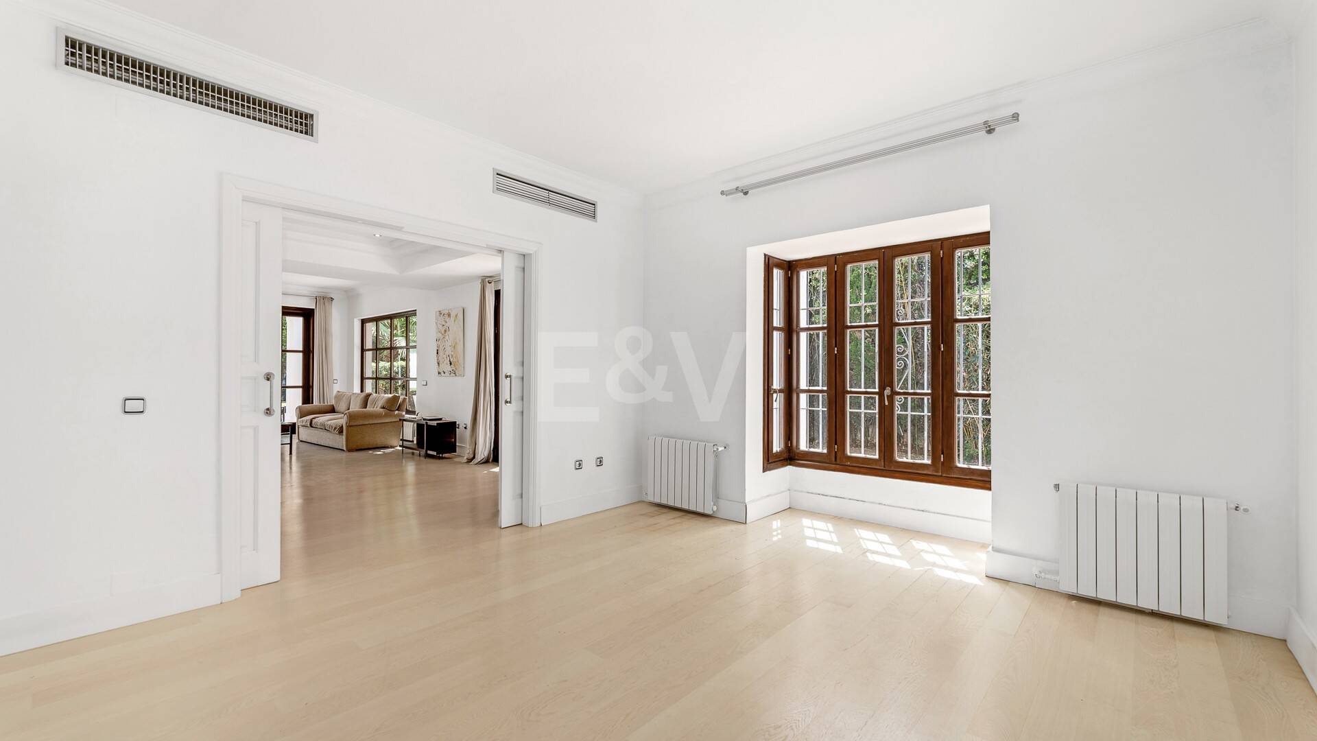 Elegant andalusian villa in Guadalmina walking distance to the beach.