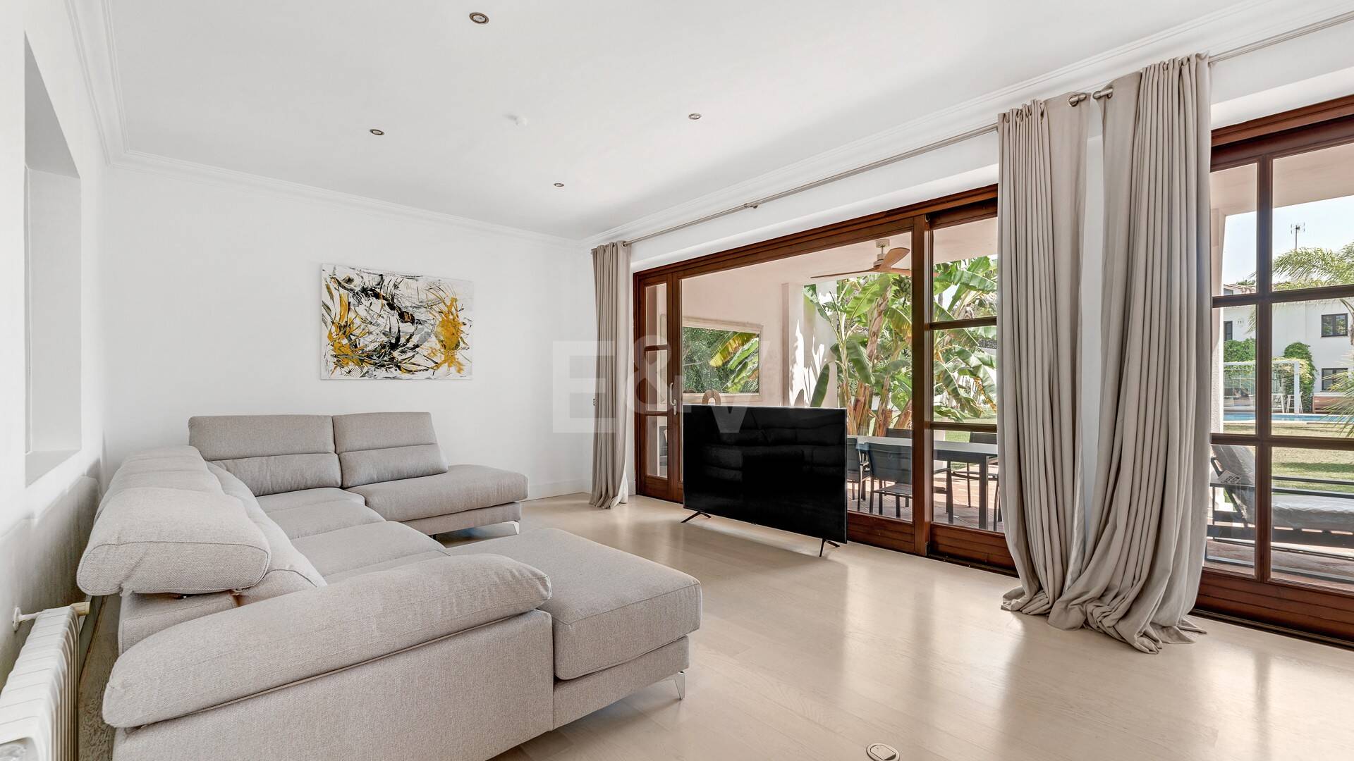 Elegant andalusian villa in Guadalmina walking distance to the beach.