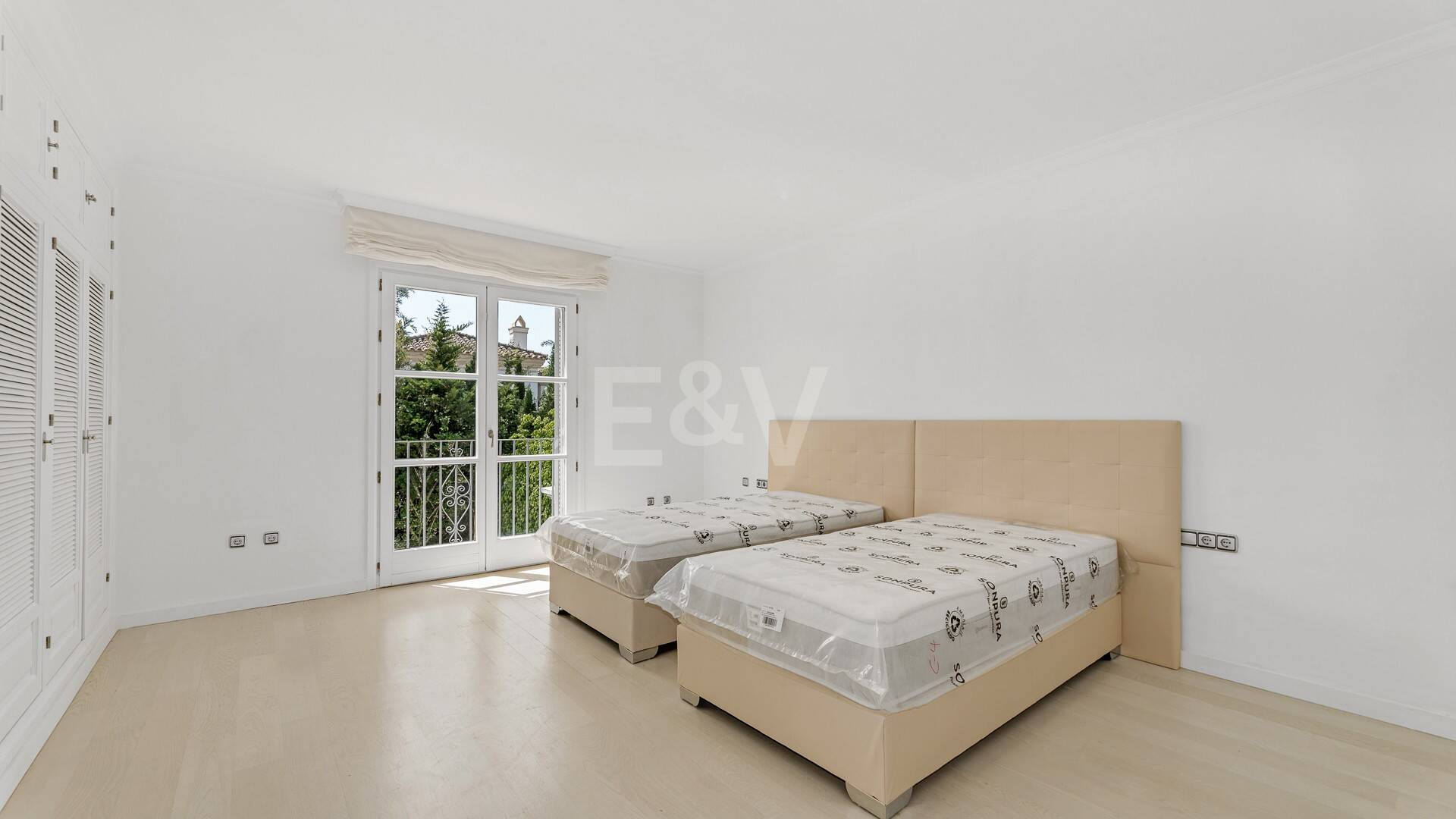 Elegant andalusian villa in Guadalmina walking distance to the beach.