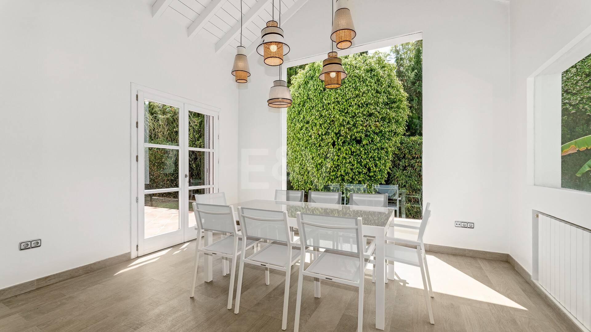 Elegant andalusian villa in Guadalmina walking distance to the beach.