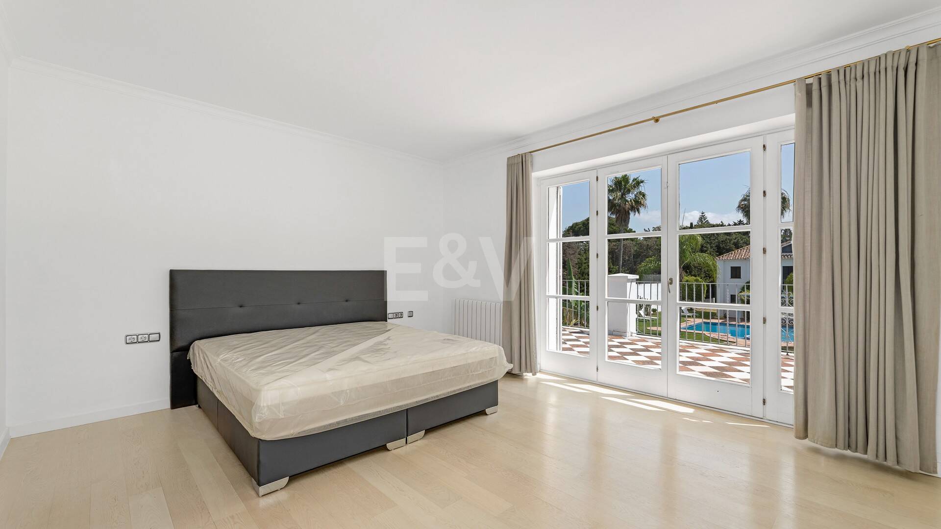 Elegant andalusian villa in Guadalmina walking distance to the beach.