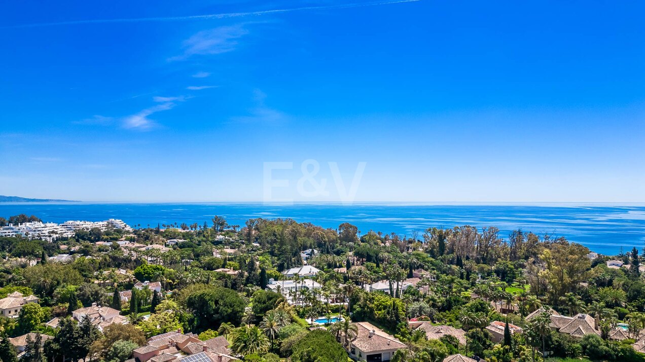 Erstaunliches Guadalmina Strandseite Grundstück in einer der renommiertesten Wohnanlagen in Marbella