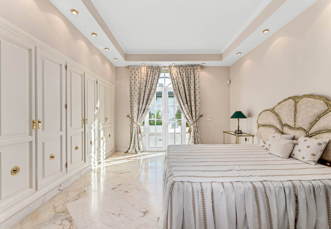 Elegant Estate i Cascada de Camoján med 3 villor och fantastisk havsutsikt