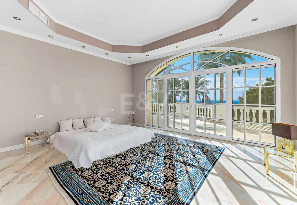 Elegant Estate i Cascada de Camoján med 3 villor och fantastisk havsutsikt