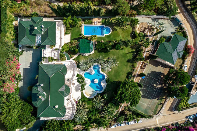 Elegant Estate i Cascada de Camoján med 3 villor och fantastisk havsutsikt