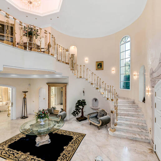 Elegant Estate i Cascada de Camoján med 3 villor och fantastisk havsutsikt