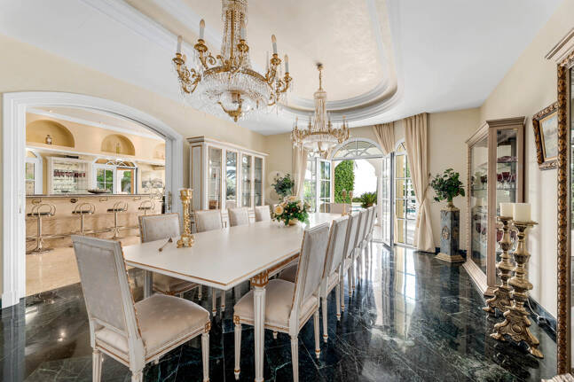 Elegant Estate i Cascada de Camoján med 3 villor och fantastisk havsutsikt