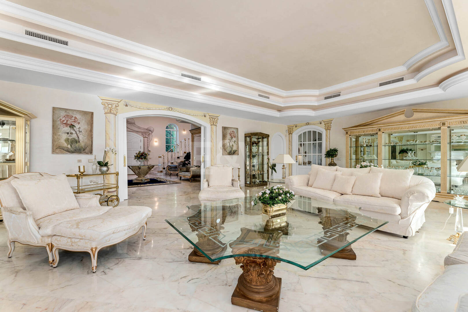 Elegant Estate i Cascada de Camoján med 3 villor och fantastisk havsutsikt