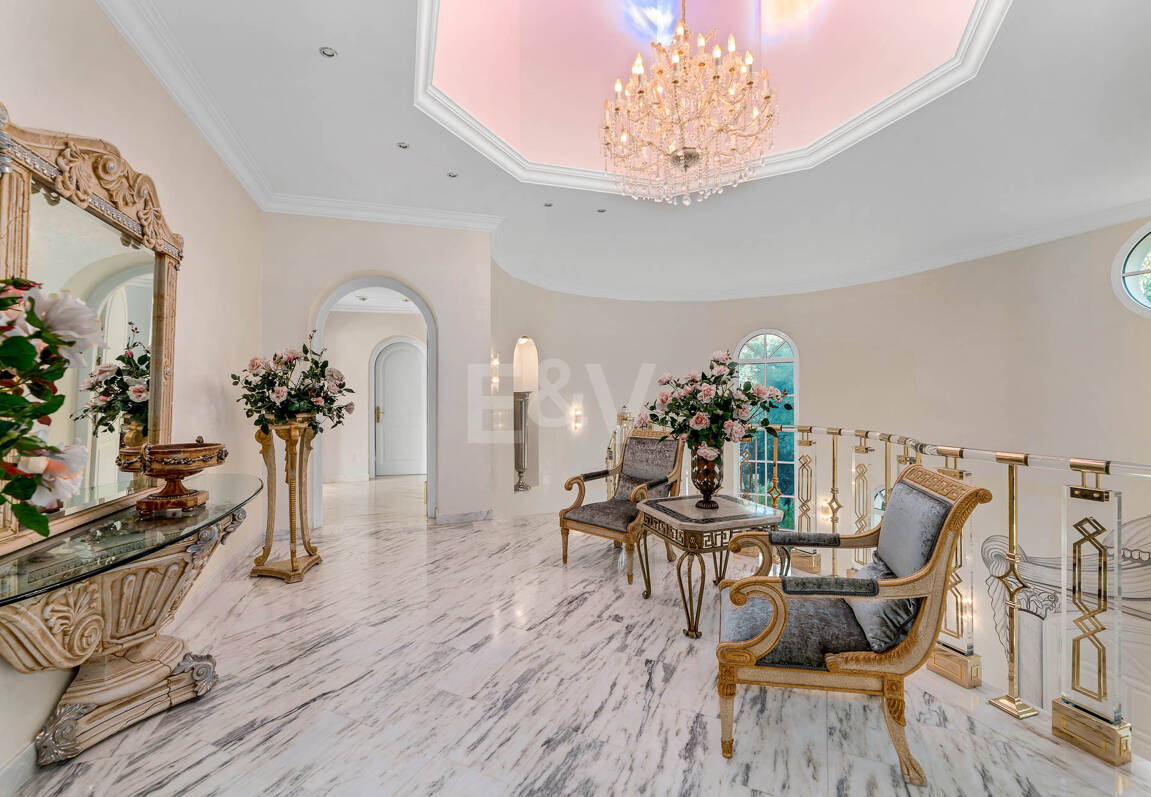 Elegant Estate i Cascada de Camoján med 3 villor och fantastisk havsutsikt