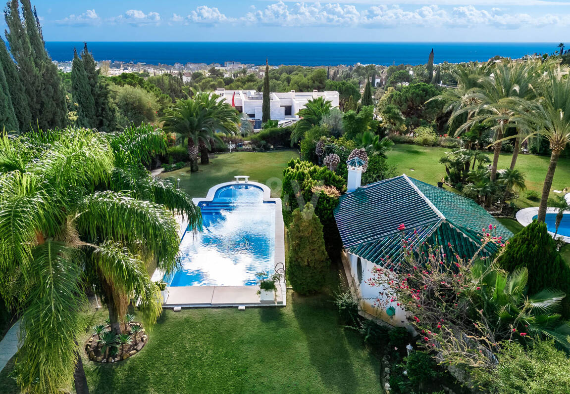 Elegant Estate i Cascada de Camoján med 3 villor och fantastisk havsutsikt