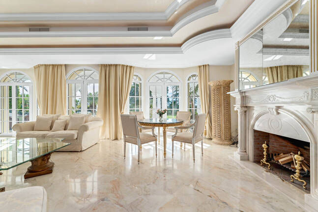 Elegant Estate i Cascada de Camoján med 3 villor och fantastisk havsutsikt