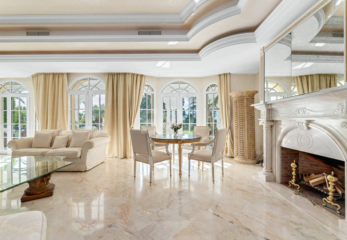 Elegant Estate i Cascada de Camoján med 3 villor och fantastisk havsutsikt