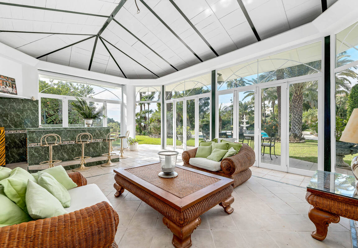 Elegant Estate i Cascada de Camoján med 3 villor och fantastisk havsutsikt