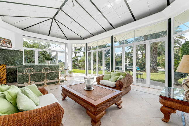 Elegant Estate i Cascada de Camoján med 3 villor och fantastisk havsutsikt