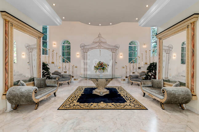 Elegant Estate i Cascada de Camoján med 3 villor och fantastisk havsutsikt