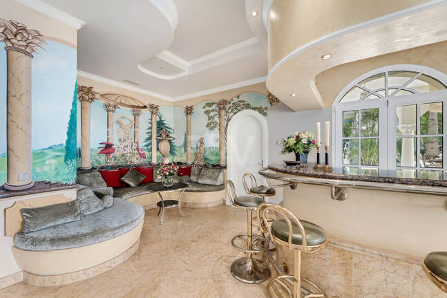 Elegant Estate i Cascada de Camoján med 3 villor och fantastisk havsutsikt