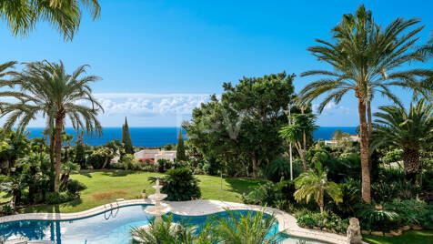 Élégant domaine à Cascada de Camoján avec 3 Villas et vue magnifique sur la mer