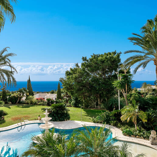 Elegant Estate i Cascada de Camoján med 3 villor och fantastisk havsutsikt