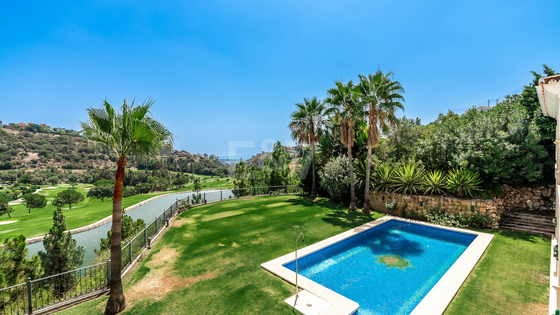 Frontline Los Arqueros Golf Villa mit spektakulärem Blick